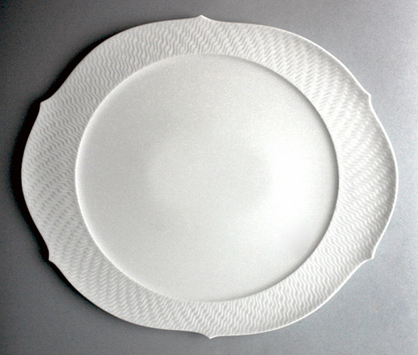 PRODUKTDESIGN_KOMPLETT_Tafelservice_Wellenspiel_Tortenplatte